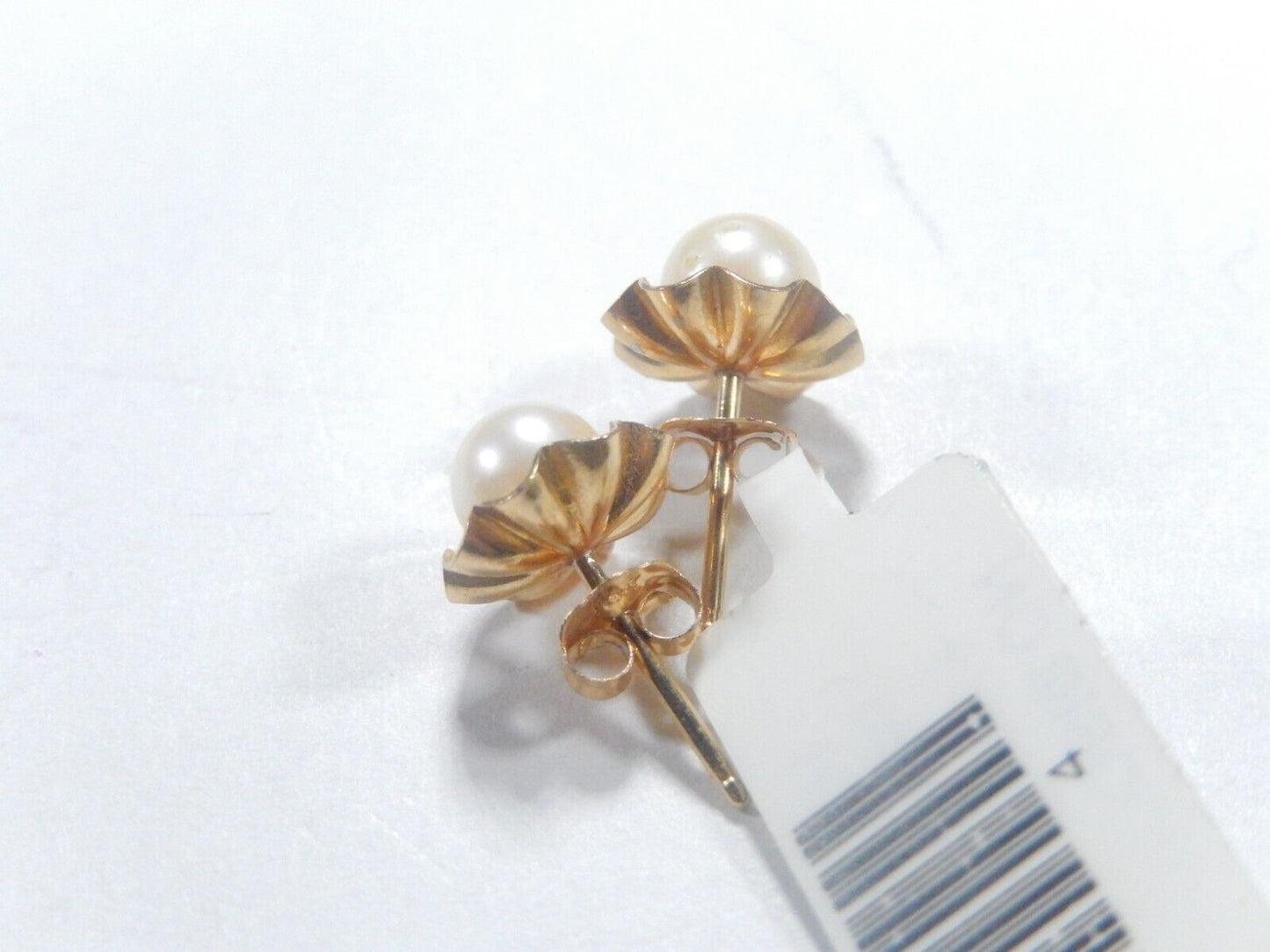 *VINTAGE*  14K Yellow Gold Buttercup 5.5mm  Stud Earrings