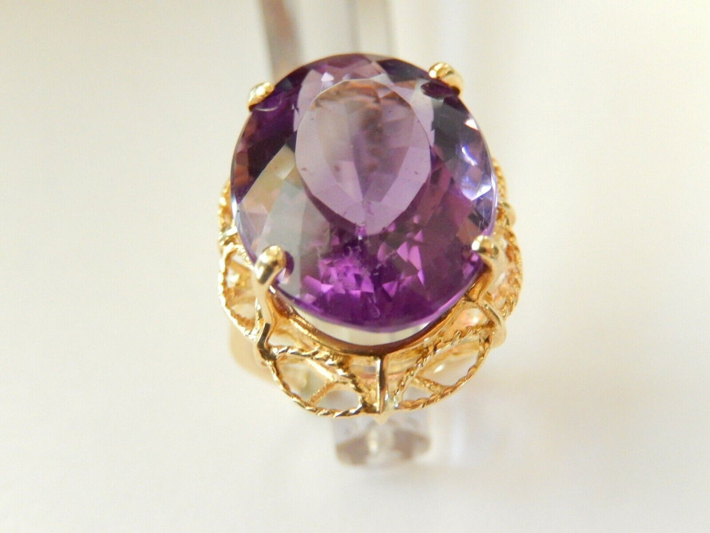 *VINTAGE*  14k Yellow Gold Vibrant Purple 16CT Oval Amethyst Filigree Ring Sz 7