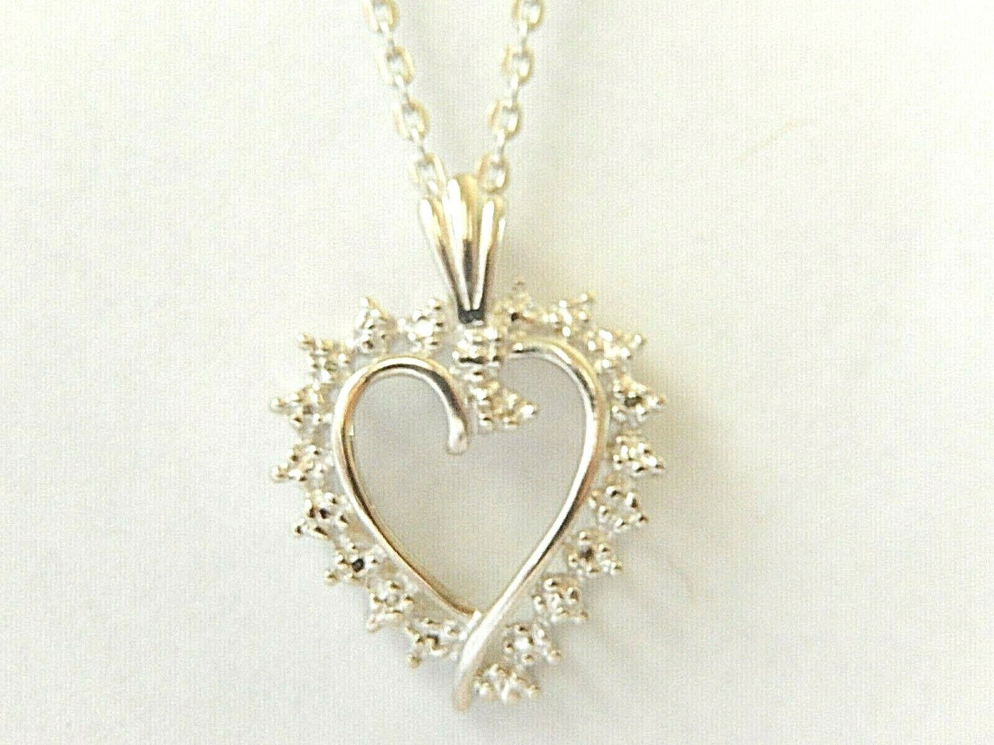 10K  WHITE GOLD Natural Diamond Heart Design PENDANT 18" Chain