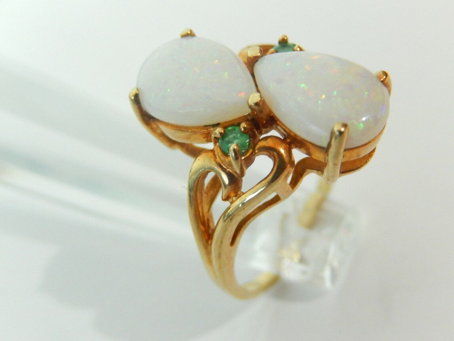 *VINTAGE* 10K Yellow Gold Pear Shape Natural Opal and Emerald Ring Size 6.5