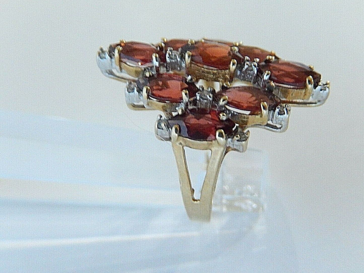 *VINTAGE* 14K Yellow Gold Stunning Red Garnet & Diamond Accent Ring Size 4.25