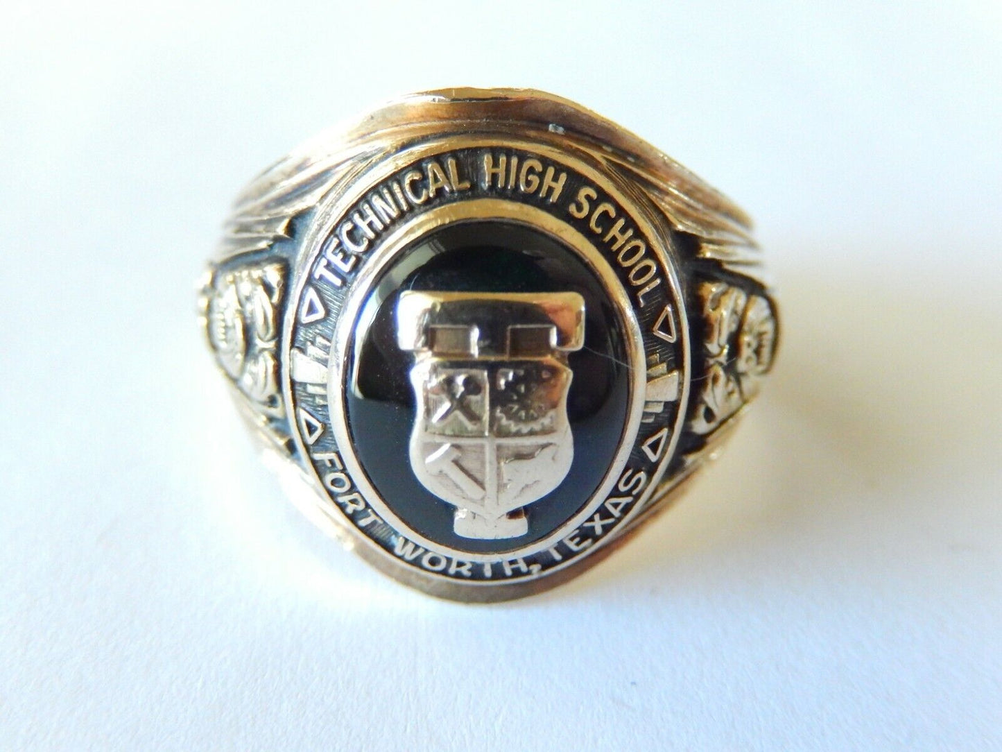 *VINTAGE* Heavy 1946 Haltoms Solid 10K Yellow Gold Class Ring with Great Detail