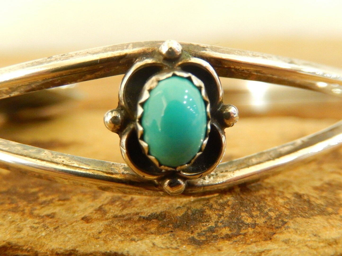 Vintage  Southwest  Turquoise Sterling Silver Cuff Bracelet