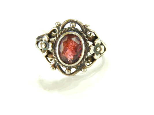 *VINTAGE*  Sterling Silver 925  Antique Style Garnet Ring Size 8.25