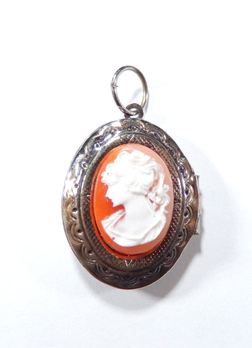 Vintage Unsigned Etched Gold-Tone Beautiful Lady Cameo Locket Pendant