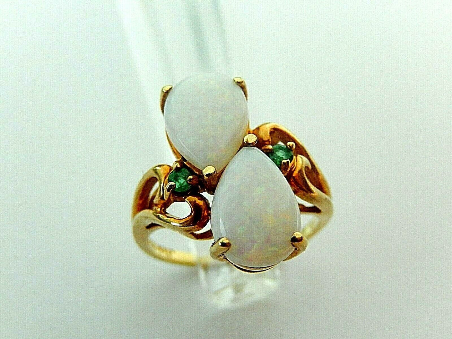 *VINTAGE* 10K Yellow Gold Pear Shape Natural Opal and Emerald Ring Size 6.5