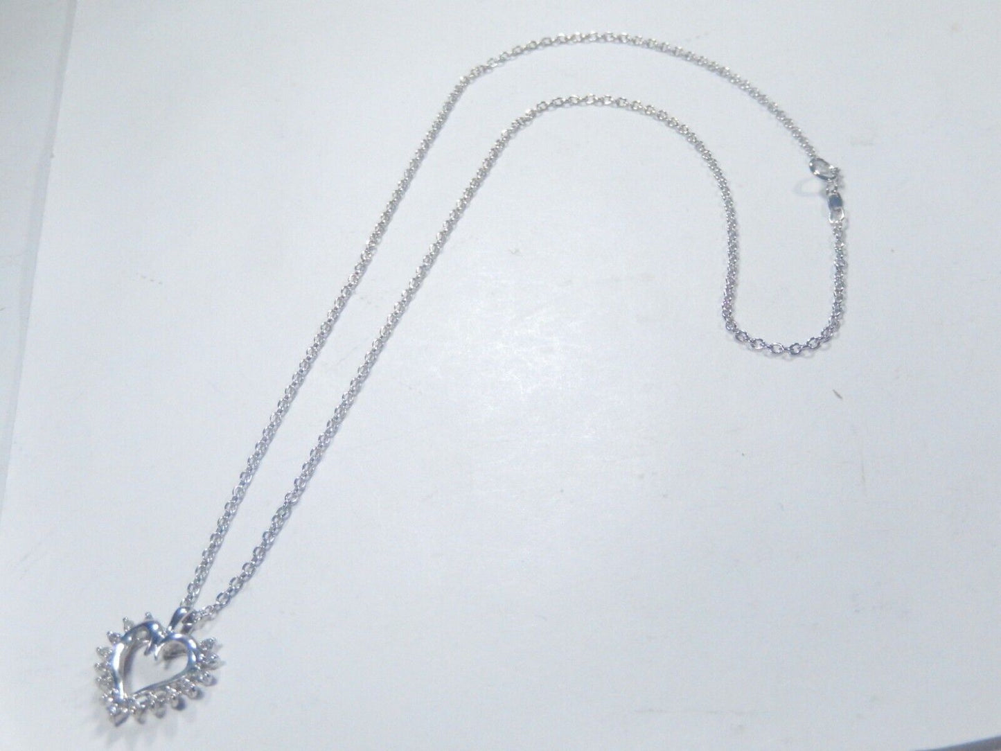 *VINTAGE*  10k White Gold 1/4CT 15 Natural Diamond Heart Pendant w/18"chain
