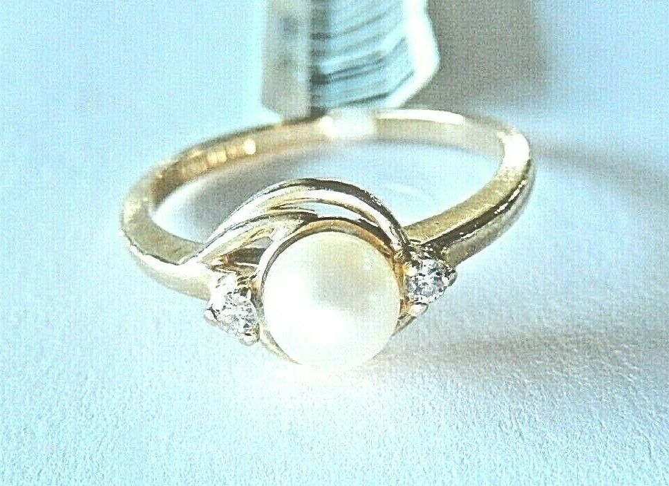 *VINTAGE*  14K YELLOW GOLD WHITE 5.5mm PEARL & DIAMOND LADIES RING Size 6.75
