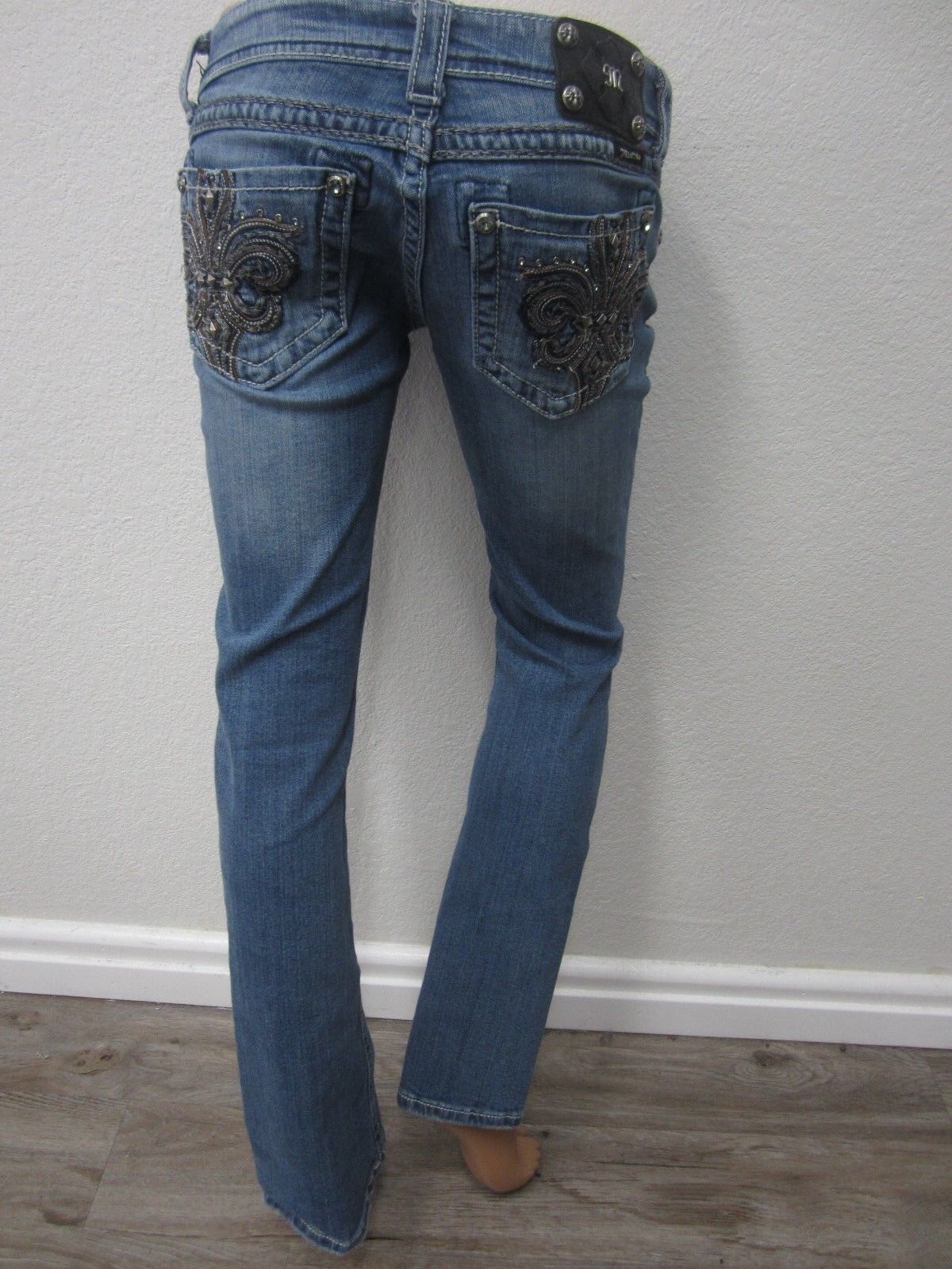 NICE Miss Me  Embellished Fleur Jeans Boot cut. JP5182B10V Med Blue Size 26 x 32