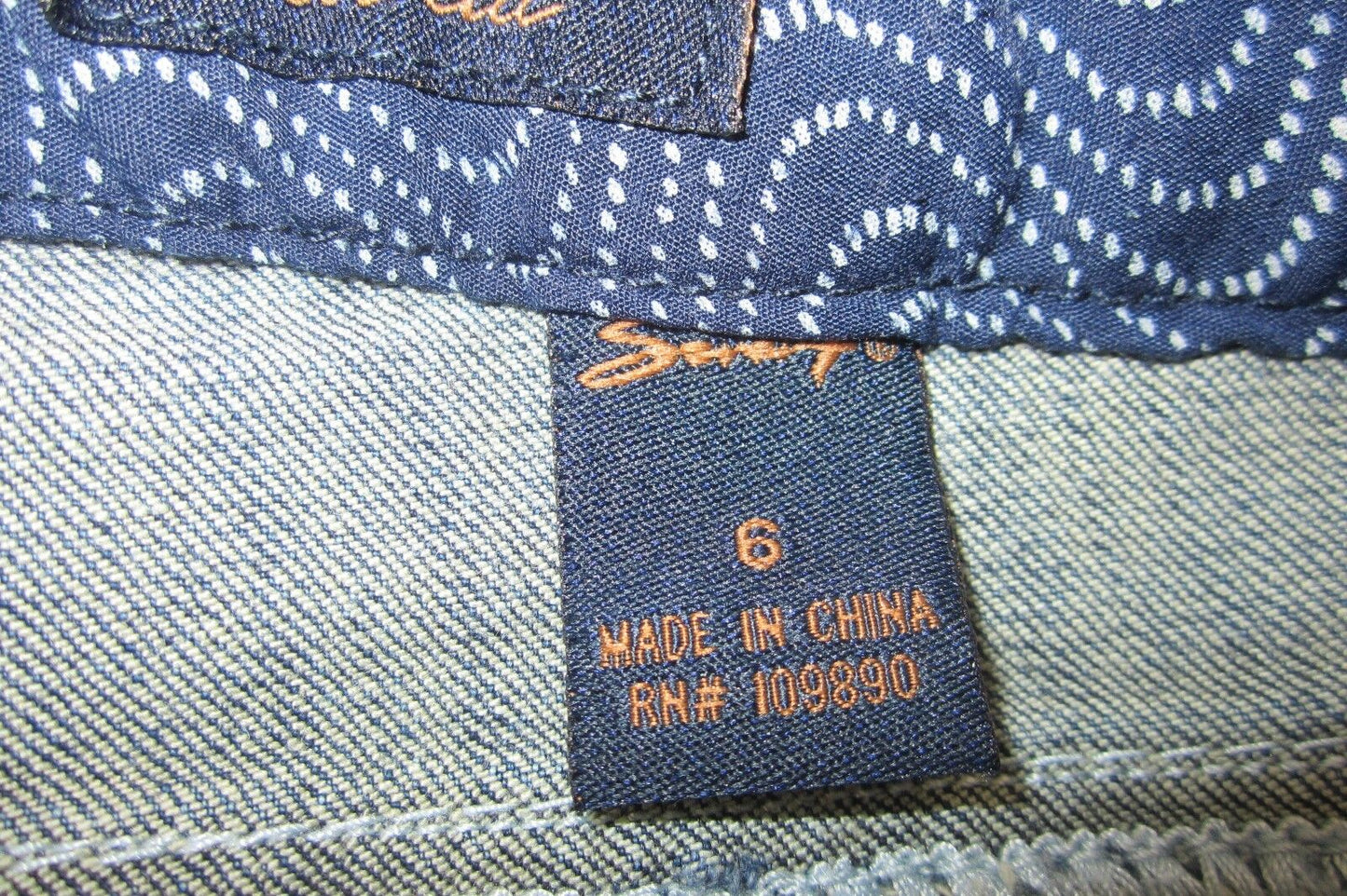 *MINT*  Seven7 Darker Wash MId Rise Bootcut Embroidered Jeans Sz 6 x L31