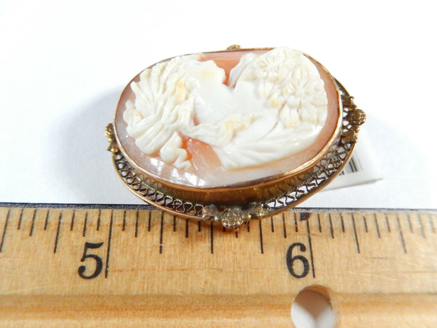 Beautiful VINTAGE 10k Gold Large Carved Shell Cameo Brooch Pin