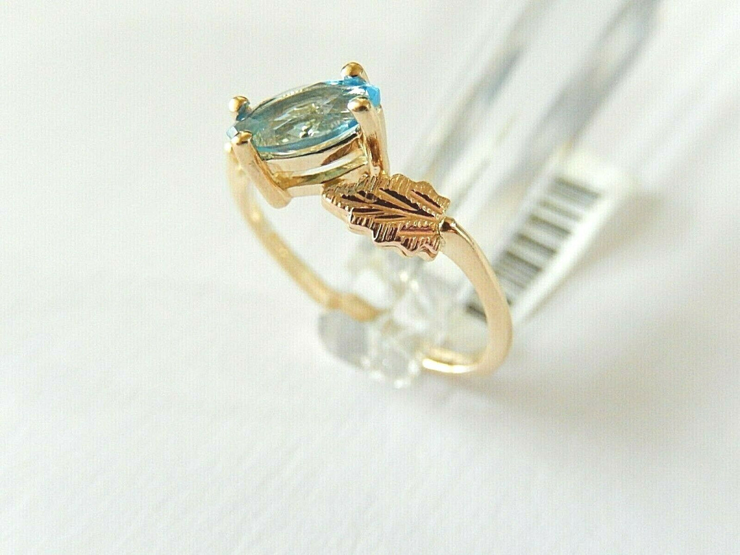 *NWT*  10K Yellow Gold Genuine Blue Topaz Two Leaf Design Ring Size 7.5