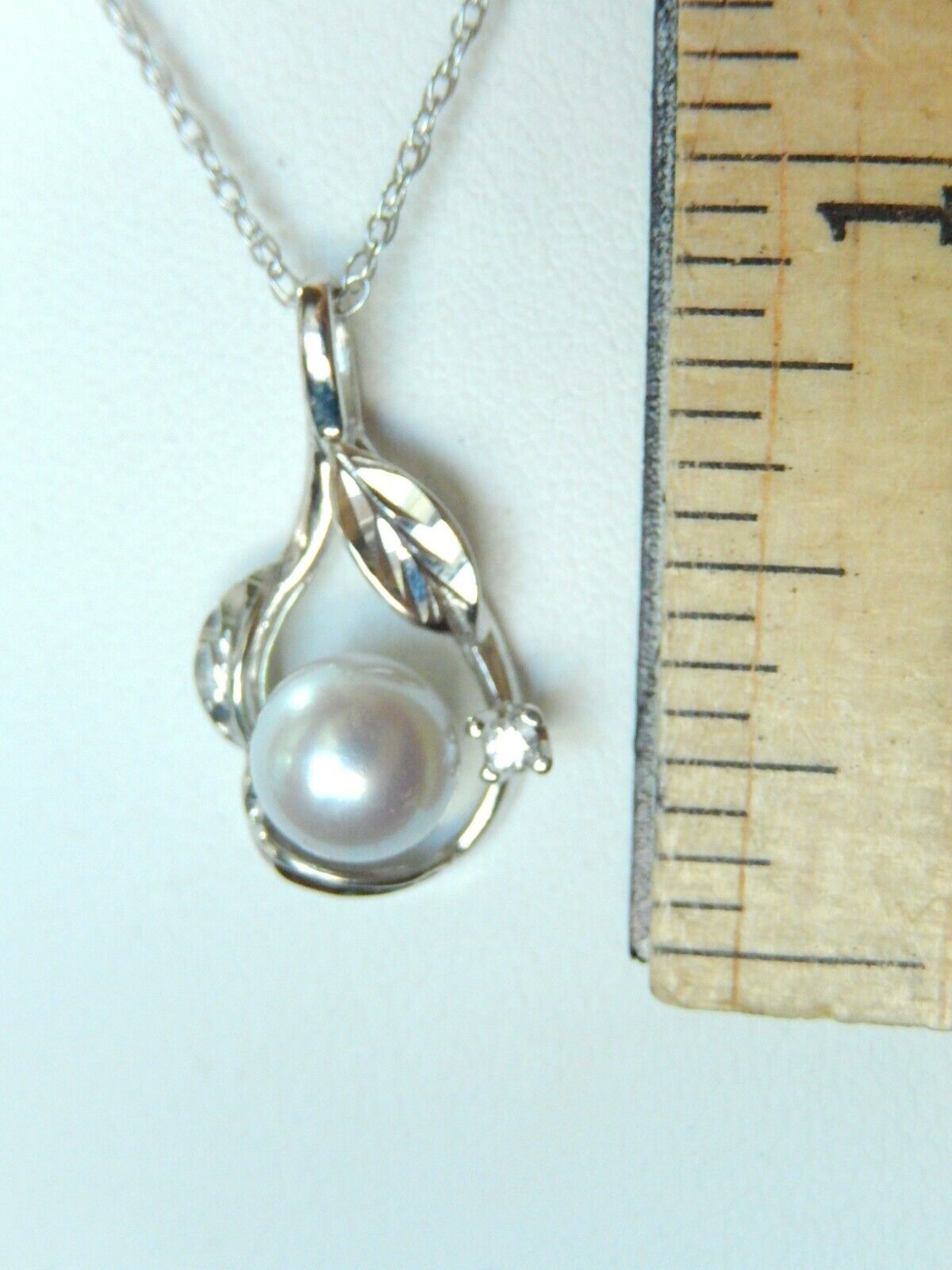 *VINTAGE* 14k Solid White Gold 7mm Cultured Pearl & Diamond Pendant w/18" Chain