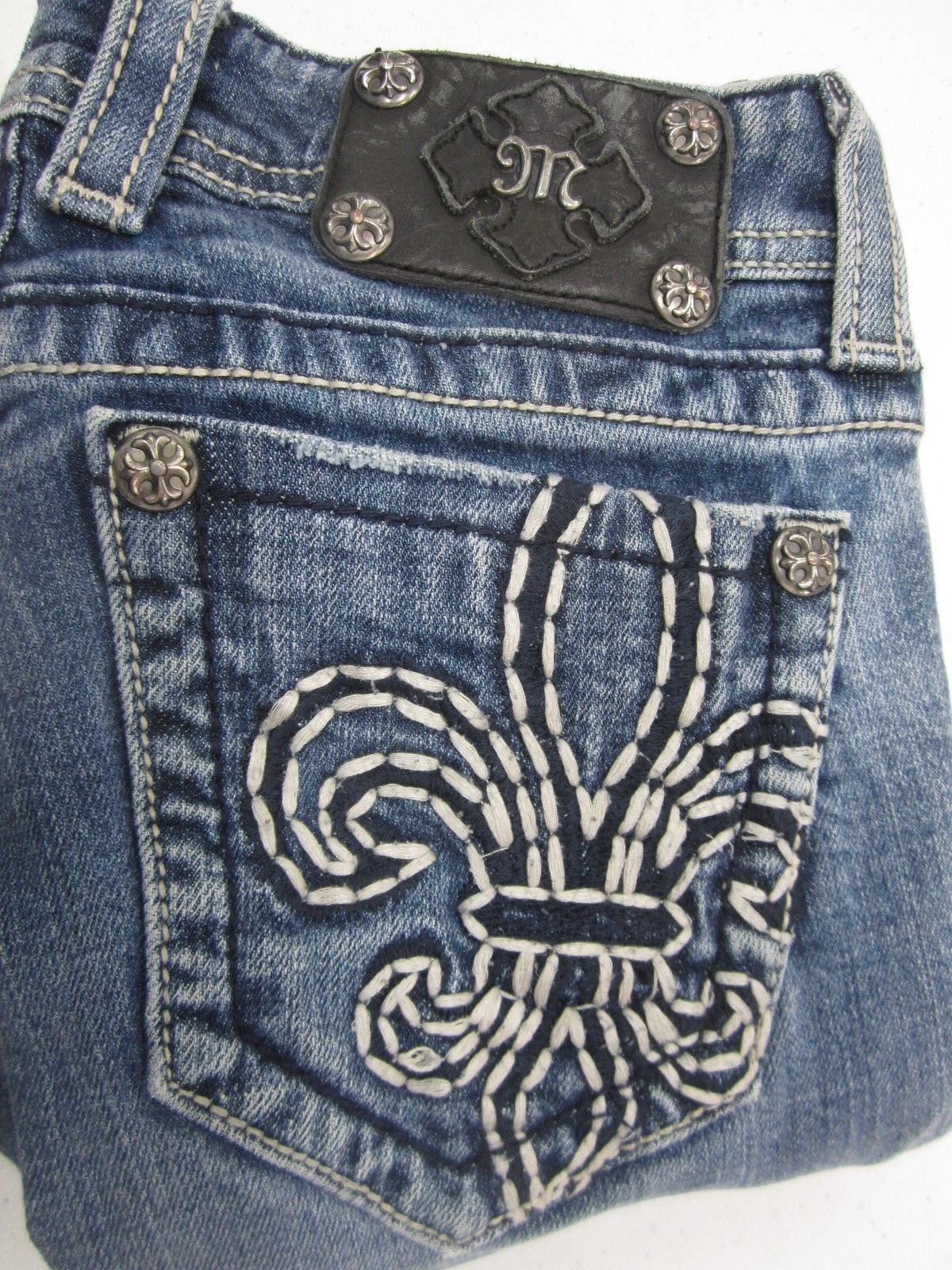 NICE MISS ME BOOT CUT EMBELLISHED SILVER EMBROIDERED FLEUR DENIM JEANS  26 X 26
