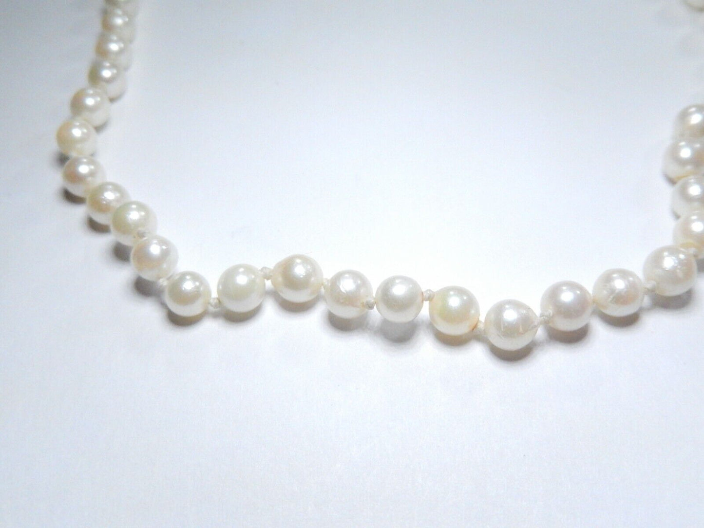*VINTAGE* 14K Yellow Gold Clasp Cultured 5.5mm Pearl Hand Knotted Necklace 18”