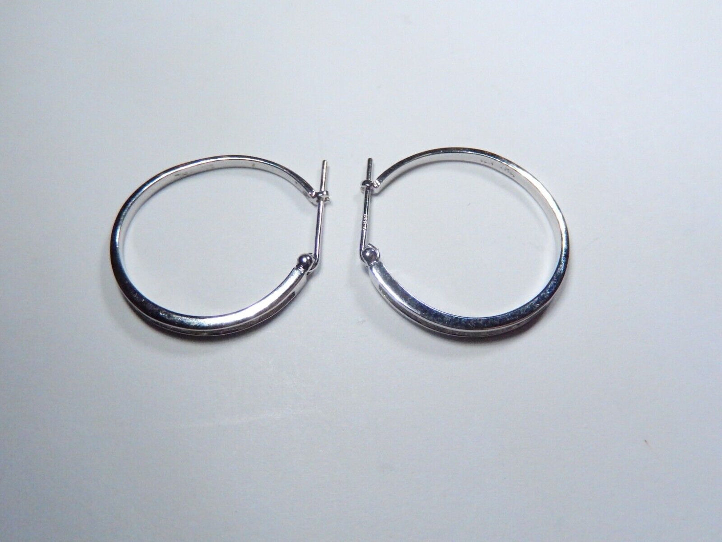 *NWT* Women's 10K White Gold 1/5CT Channel Set Diamond  Hoop 22mm  Earrings