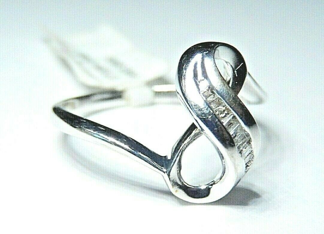 *NWT* 10k White Gold Women's Round Diamond Infinity Ring Size 7.5