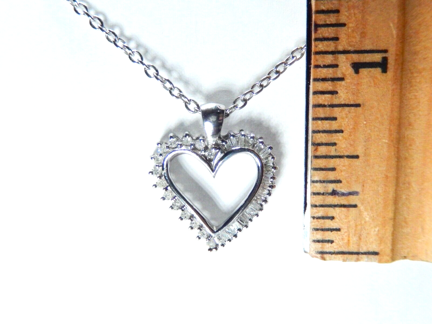 *VINTAGE*  1/4 Ct Natural Diamond 10K White Gold Heart Pendant w/ 18" Chain