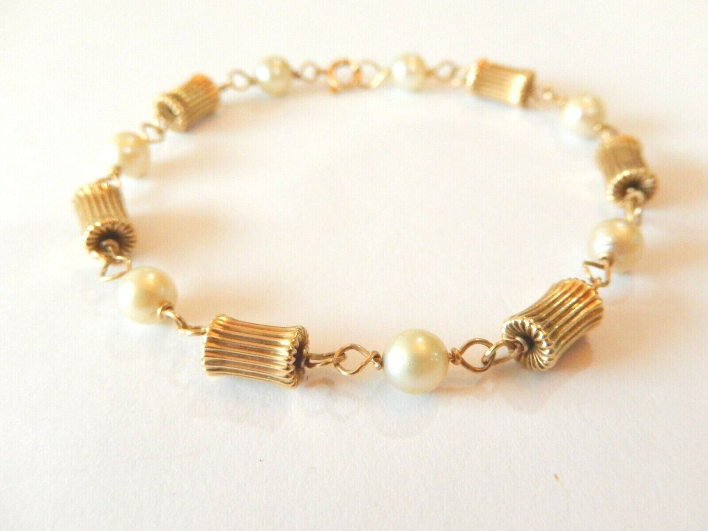 *VINTAGE* 14k Yellow Gold White 6mm Pearl & Grooved Bead  Bracelet 7"