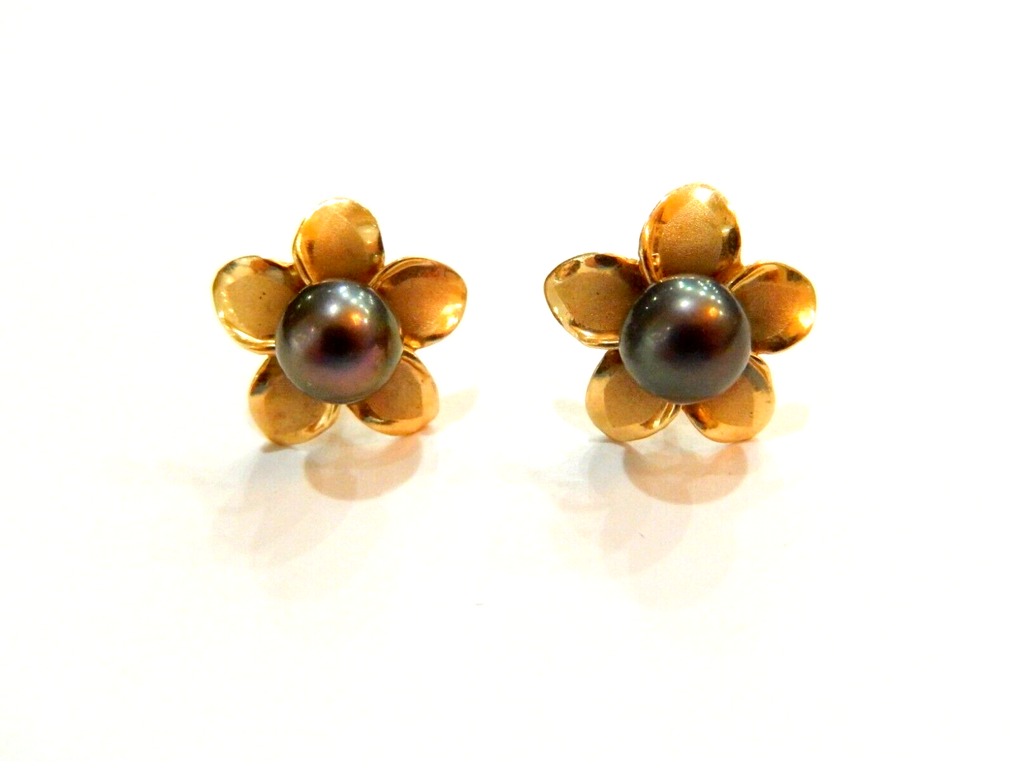 *VINTAGE* 14K Yellow Gold 7mm Tahitian Pearl Flower Stud Earrings