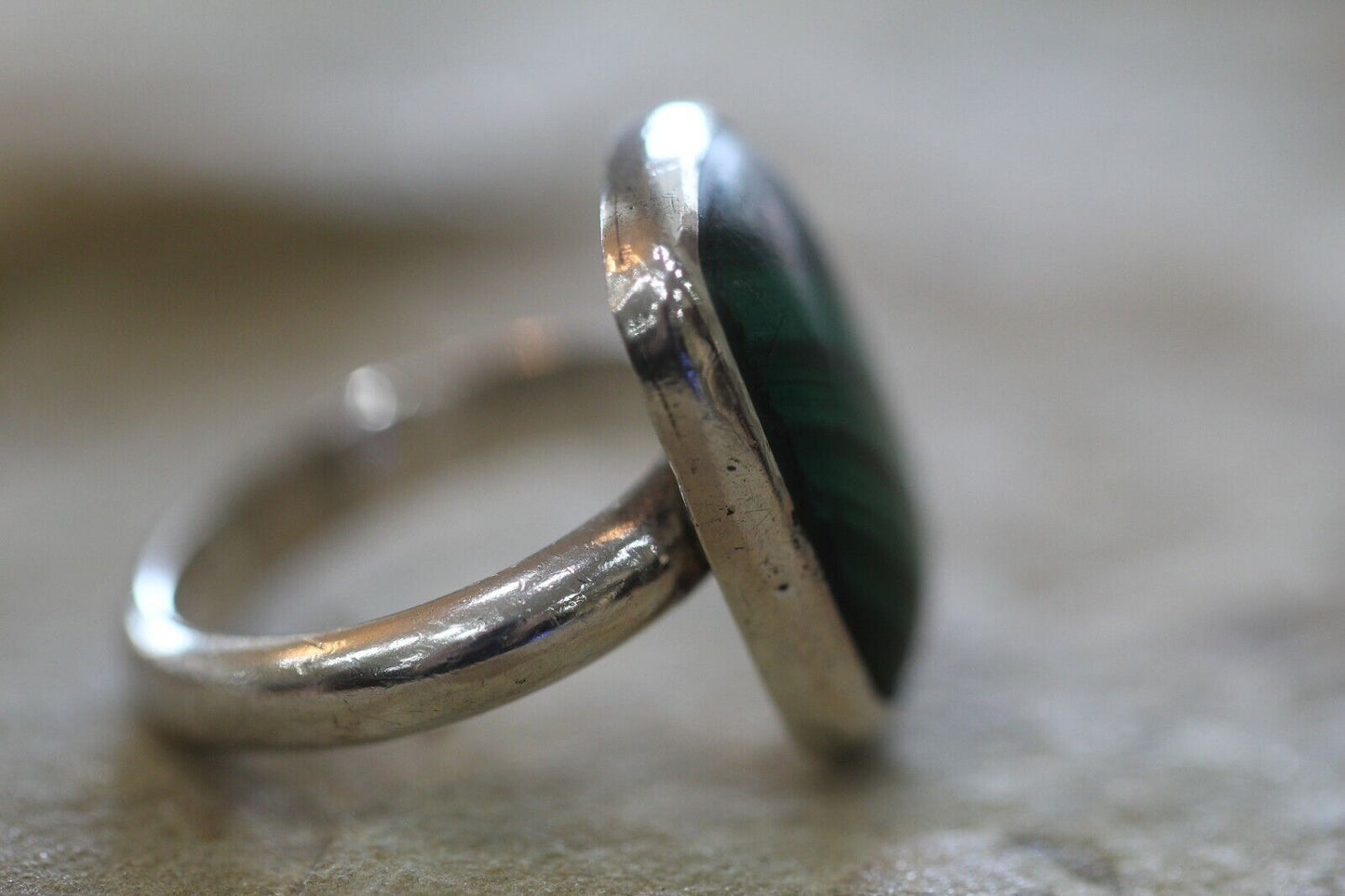 *VINTAGE*  Native American  Malachite Sterling Silver Ring  size 8