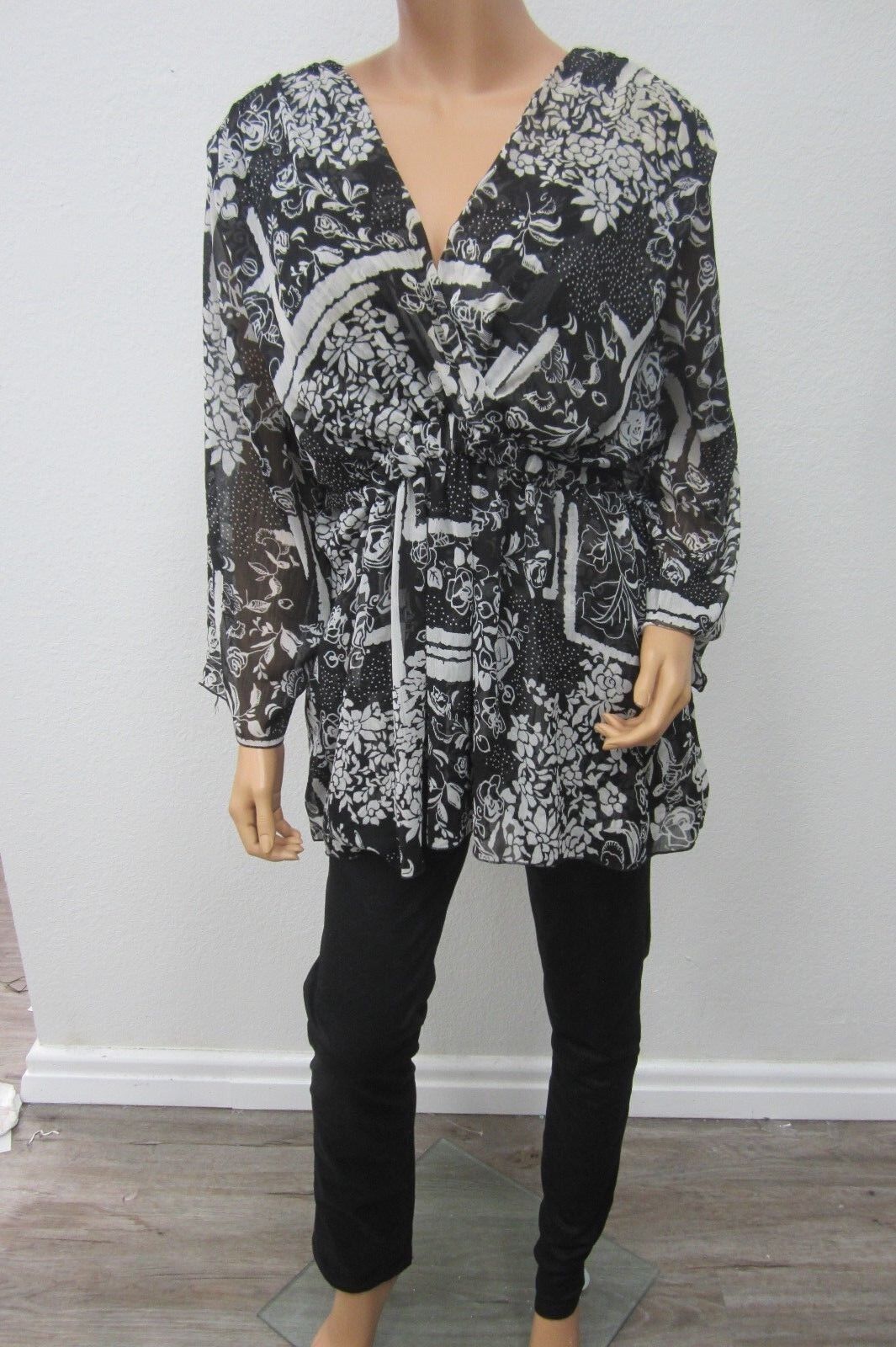 *NICE* CATO WOMAN Top Shirt Blouse  Black/White/ Light Sheer CUTE Top Size 22/24