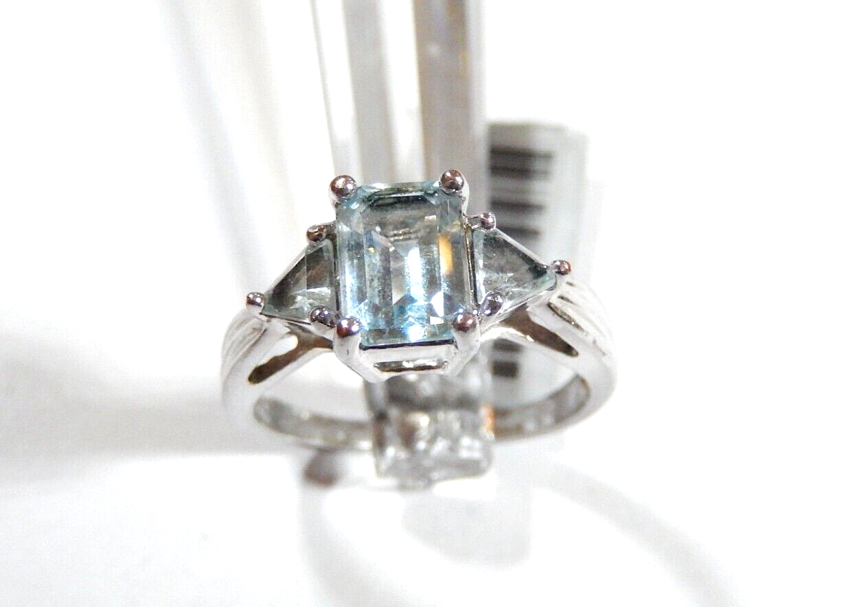 *VINTAGE*   Sterling Silver 1.75 CT Swiss Blue Topaz Three Stone Ring Sz 7.75