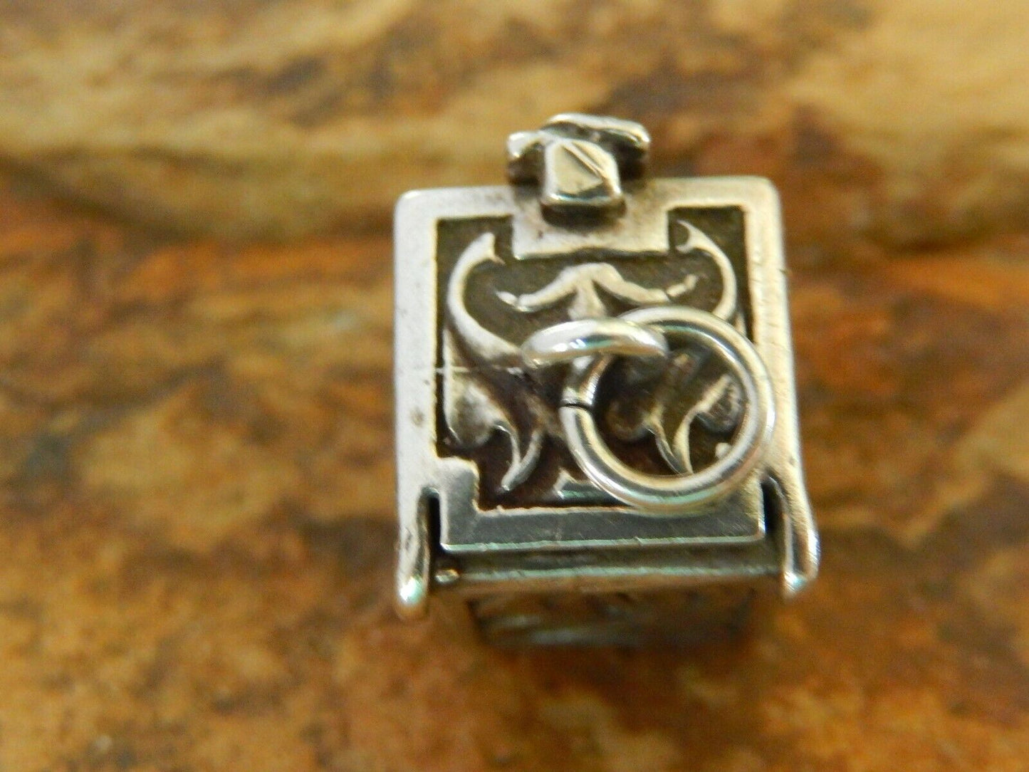 Vintage* Art Nouveau Sterling Silver Repoussé Prayer Box Locket Pendant 8.34 gm