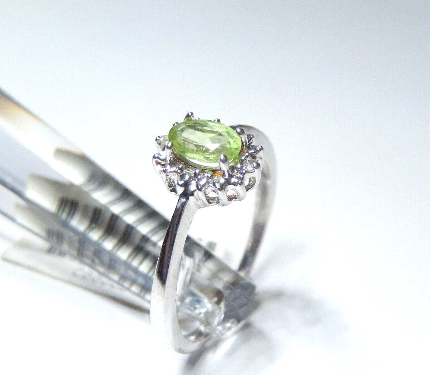 *VINTAGE*  10k White Gold .50CT Oval Peridot And Diamond Halo Ring Size 7.5