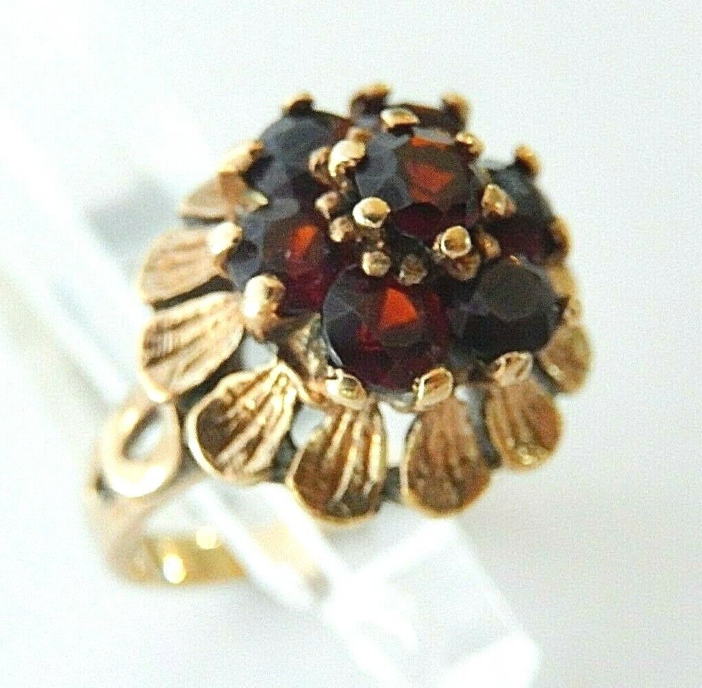 Beautiful Vintage 10k Yellow Gold Garnet Flower Ladies Ring Size 6.5