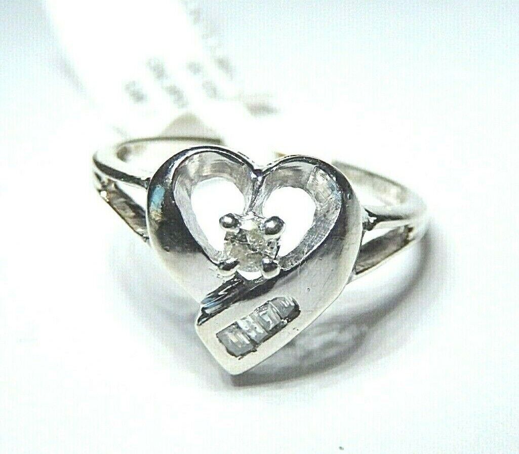 *VINTAGE* 10K White Gold Diamond Heart Ring Size 6