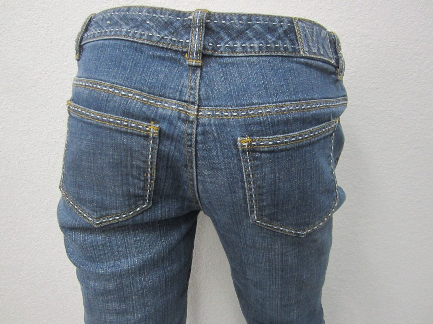 VERY NICE Michael Kors Women's Straight Leg Medium Blue Jeans. Size 2  x 29.5
