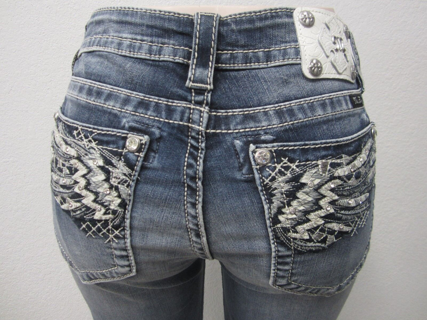 NWT Miss Me Mid Rise Medium Wash Embroidered Wings Skinny Denim MP8931S  W28XL30