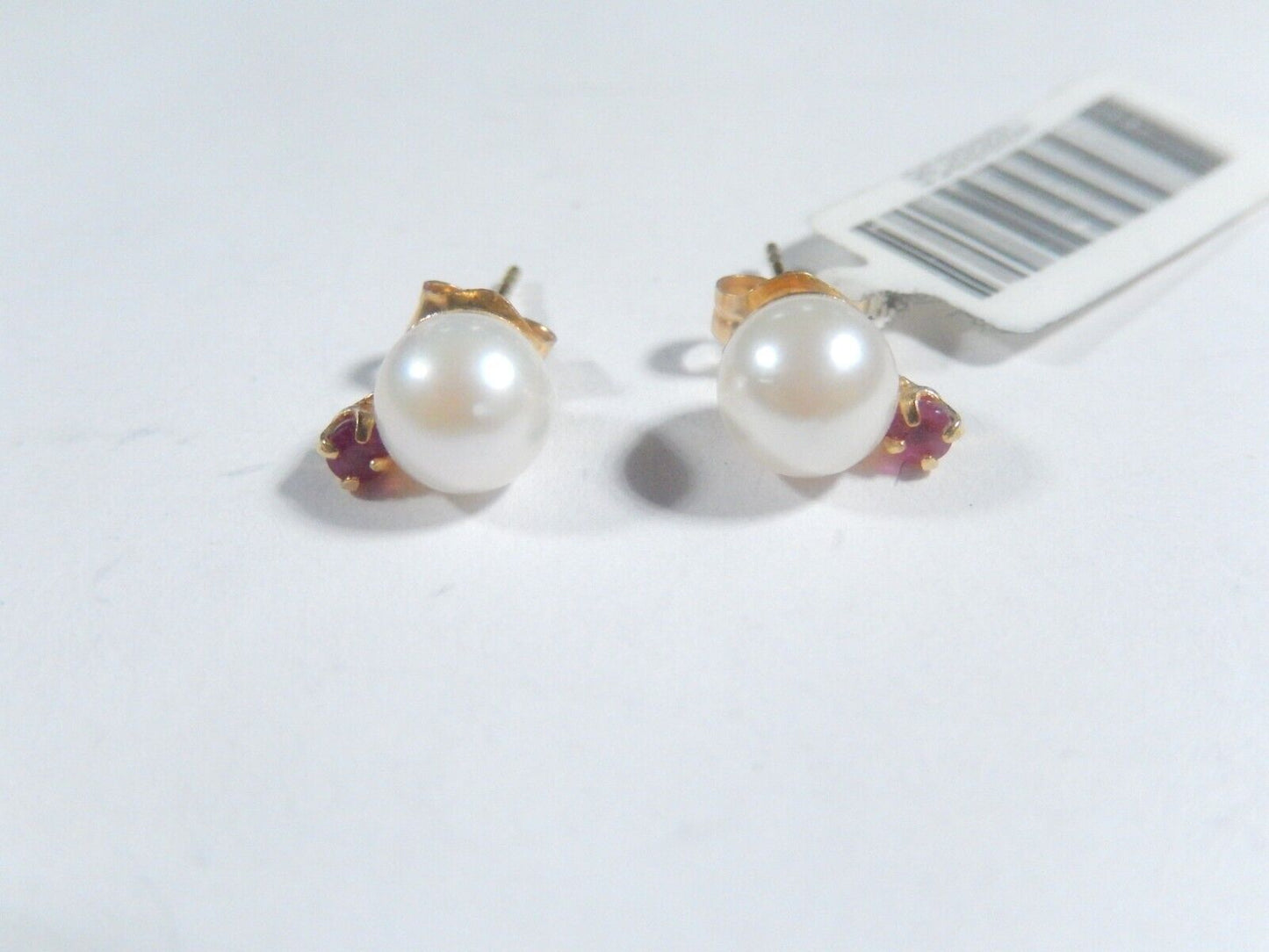 *VINTAGE*  14k Yellow Gold 5.75mm Pearl & Ruby Earstud Earrings