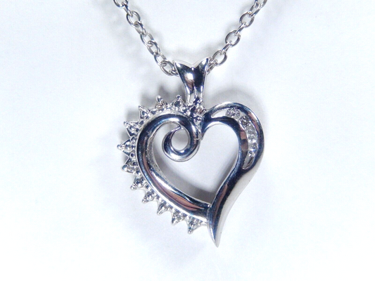 *VINTAGE*  10K White Gold 7 Diamond Heart Pendant  with 18" Chain