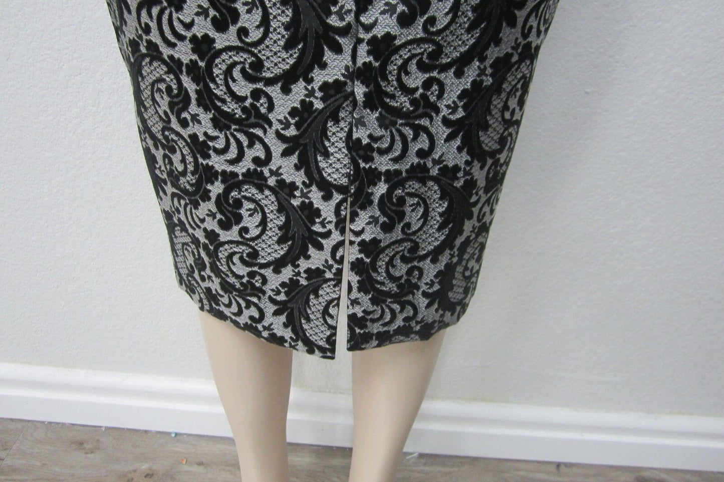 *NWT*  NEW Worthington Women's Black & Grey Jacquard Pencil Skirt Size 10