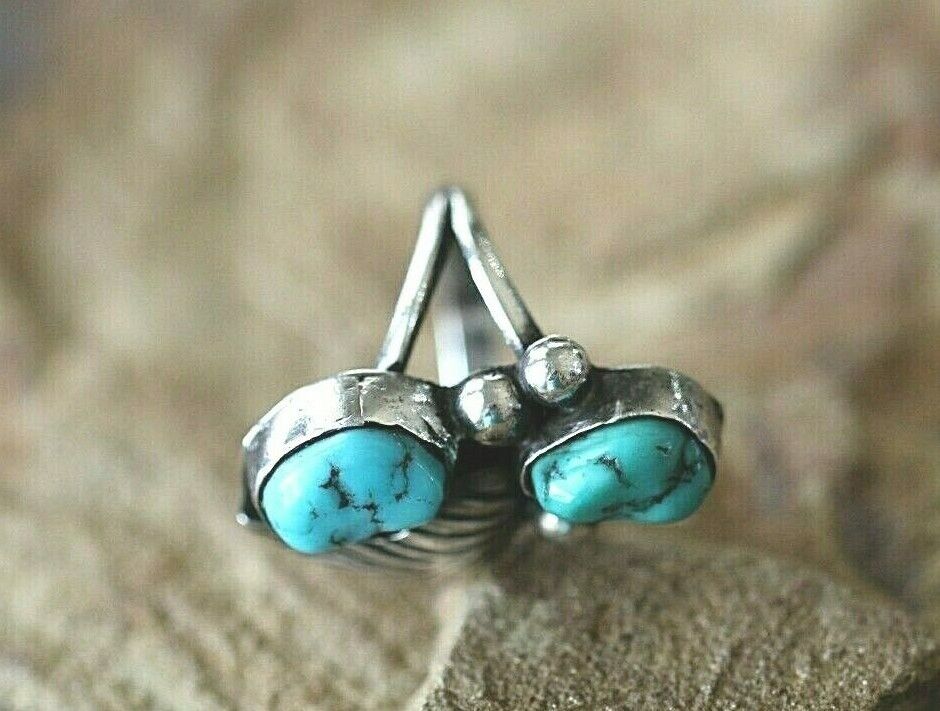 *VINTAGE* Signed Sterling Silver Native American Navajo Turquoise Ring Size 4.25