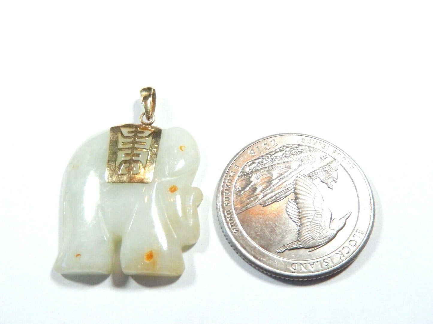 *VINTAGE*  14k Yellow Gold Carved Green Jade Chinese Character Elephant Pendant