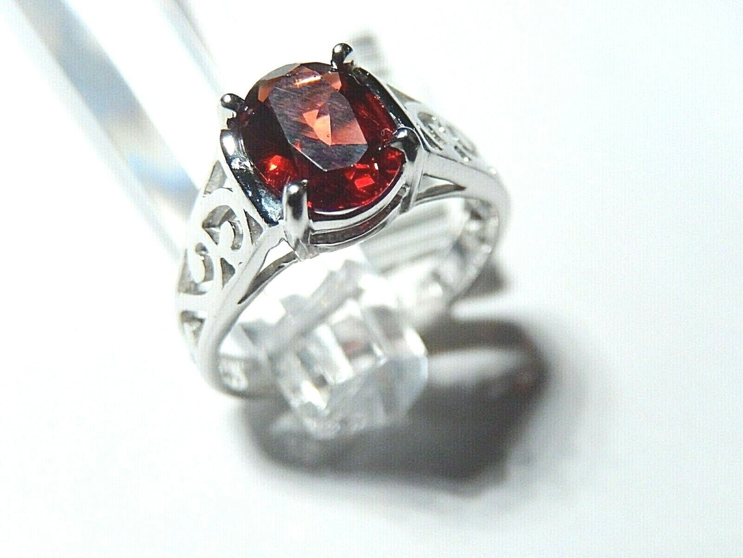 *NWT* 10K White Gold 1.25 Ct Oval Garnet Filigree Ring Size 4.5