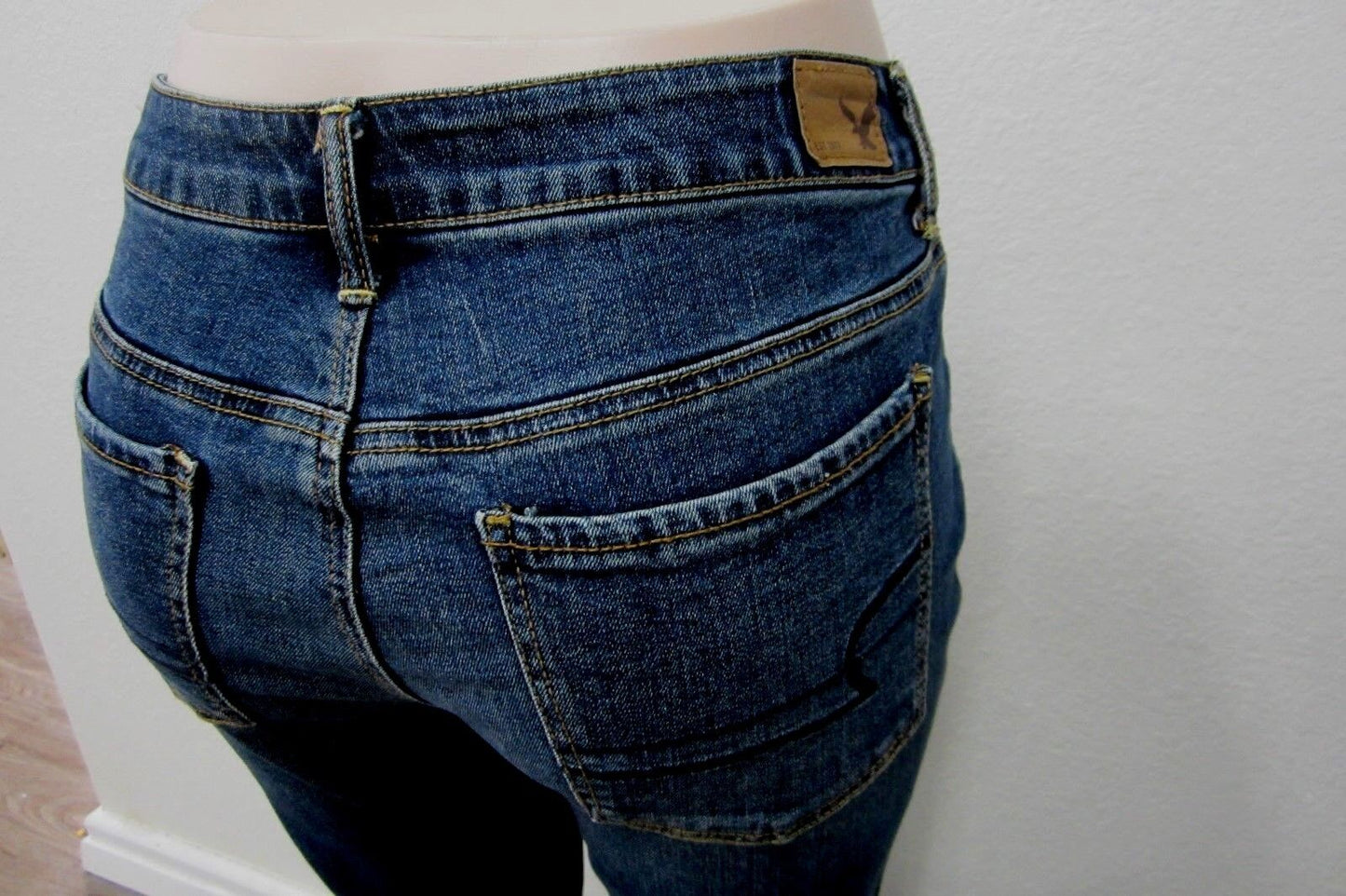 *MINT* Women's American Eagle Vintage Boot Jeans Medium Wash Size 6 x 30.5"L