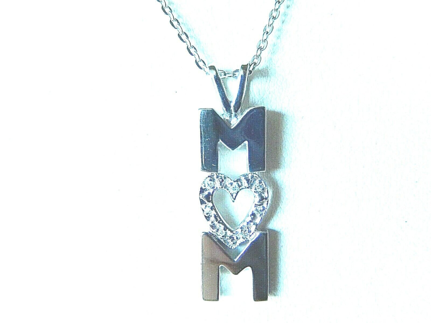 *NWT* 10Kt White Gold Mom Heart 7 Diamond Pendant w/18" Chain