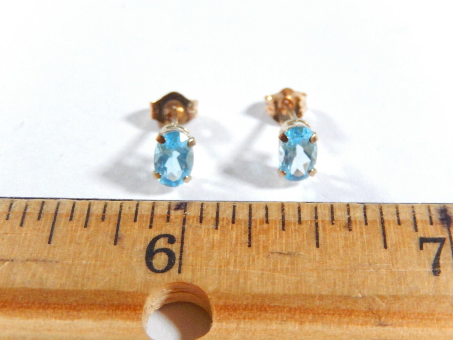 *VINTAGE*  10k Yellow Gold 1.00 CT Blue Topaz Stud Earrings