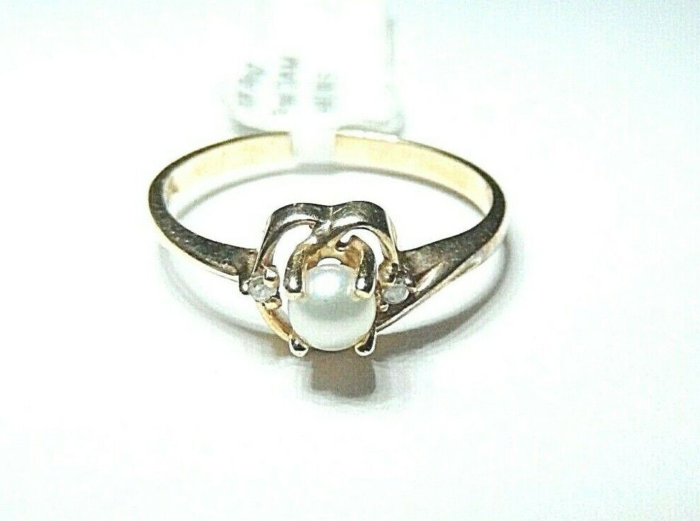 *VINTAGE* 10k Yellow Gold 4mm Real  Pearl & Diamond Ring Size 6.5