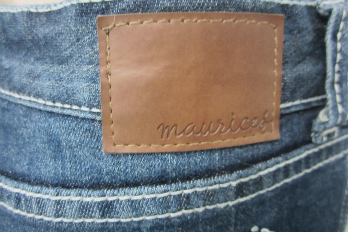 MAURICES Dark Denim Jeans w/ Fade and Embroidered Pockets Bootcut Size 5/6 L29