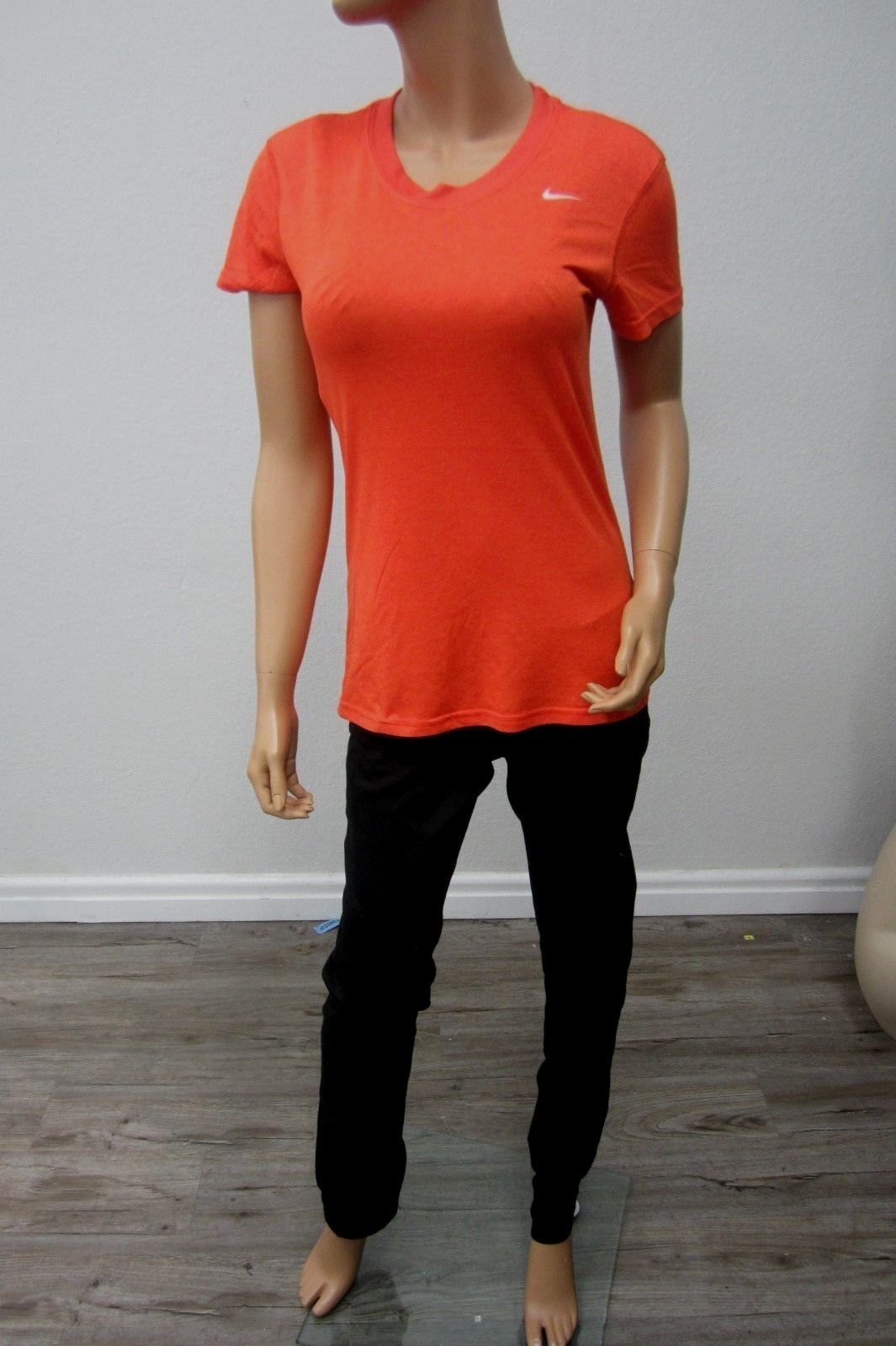 *VERY NICE*  Nike Women's Dri-Fit Short Sleeve T-Shirt  Size S