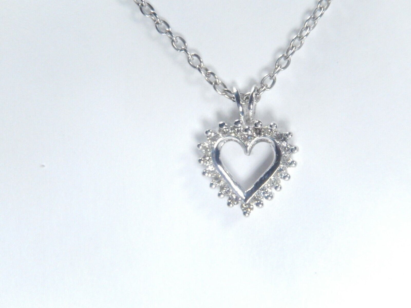 10k White Gold 20 Diamond .25CT Heart Pendant w/18"chain