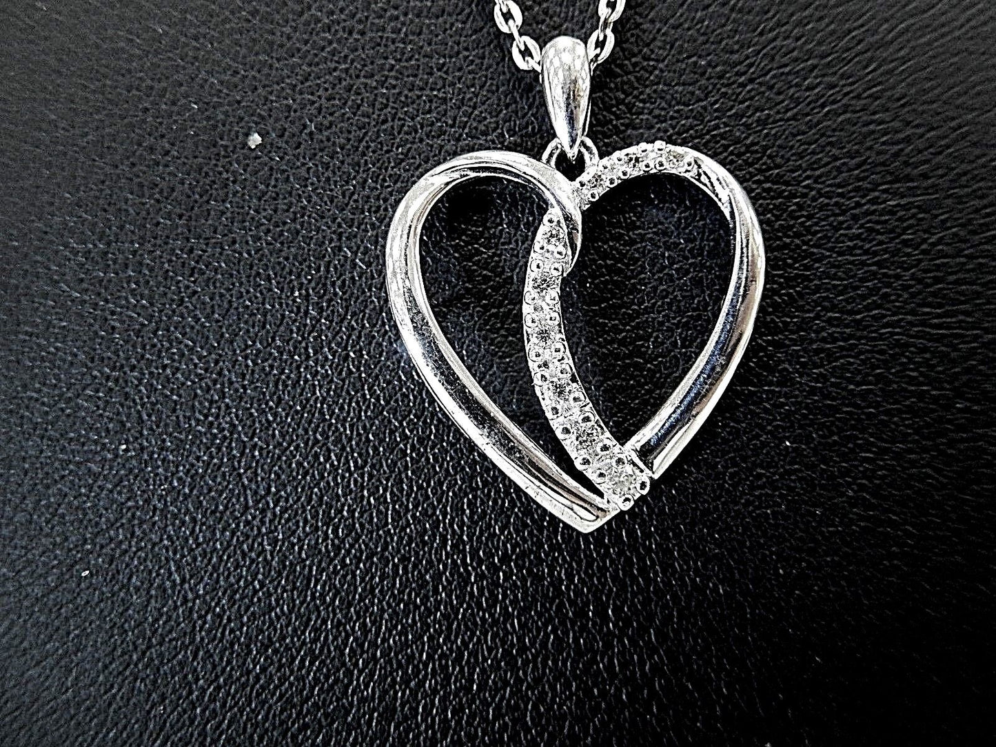 10k White Gold 1/5ct Natural 9 Diamond Heart Pendant