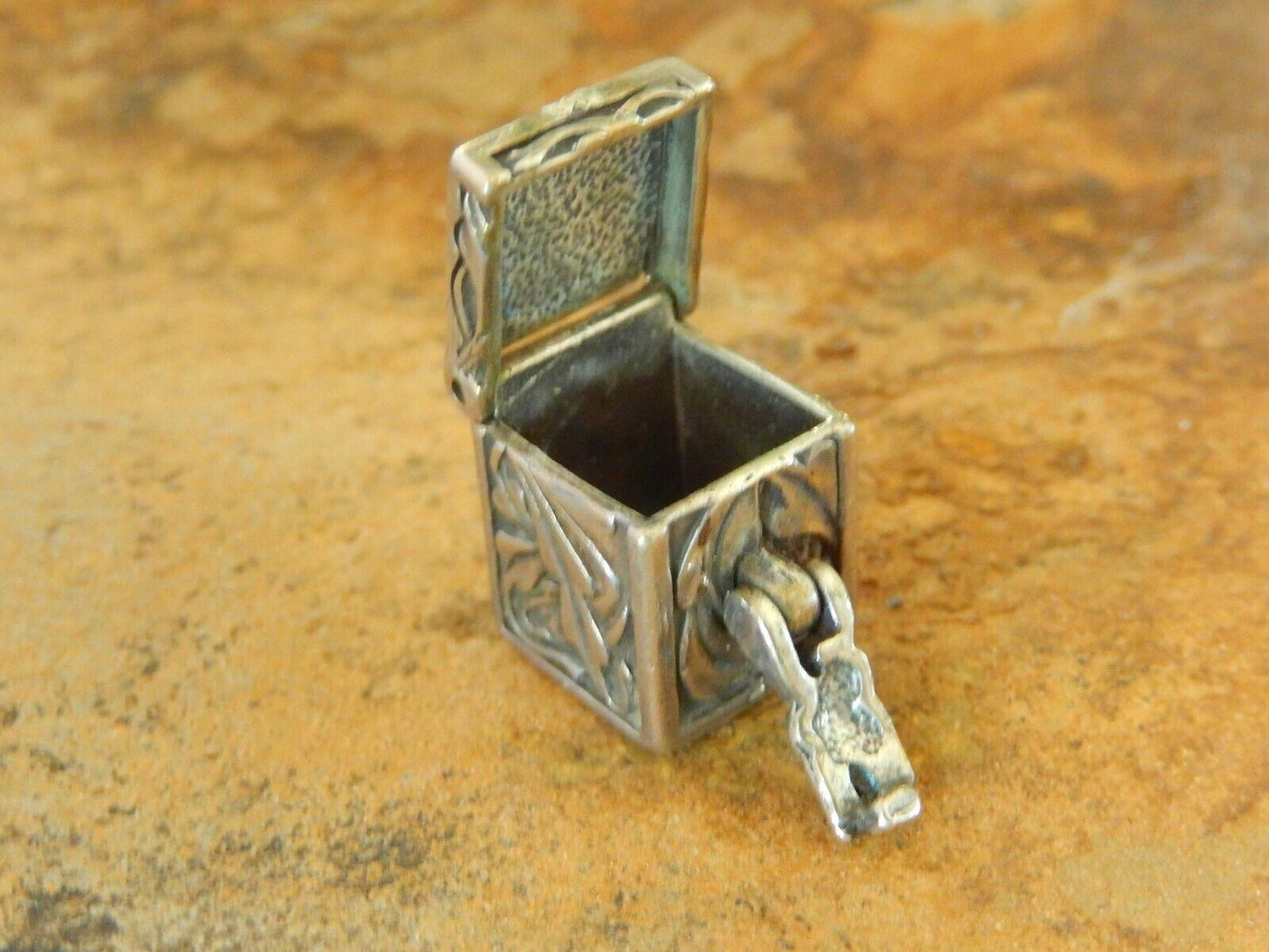 Vintage* Art Nouveau Sterling Silver Repoussé Prayer Box Locket Pendant 8.34 gm