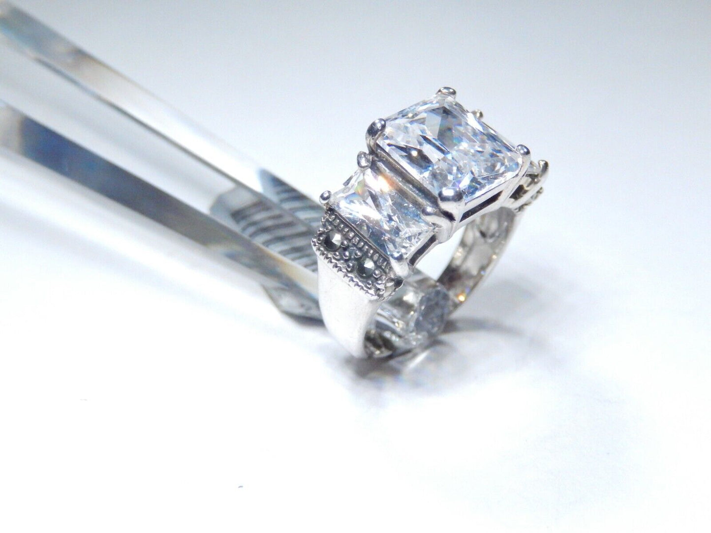 STERLING SILVER 5.00CT EMERALD CUT CZ ARTISIAN BEAD BAND 3 STONE RING Sz 5.75
