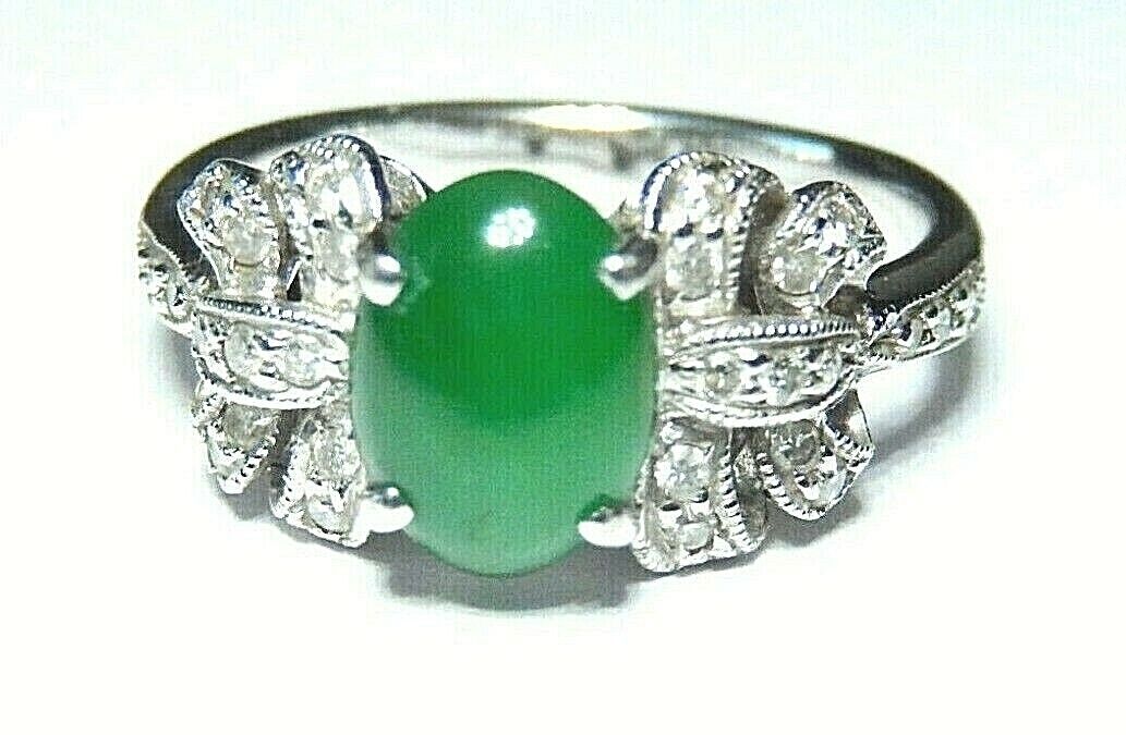 *VINTAGE* Cabochon Rich Green Jade & Diamond Ring in 18kt White Gold Size 6.25